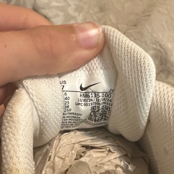 Nike air maxes - Picture 3 of 7